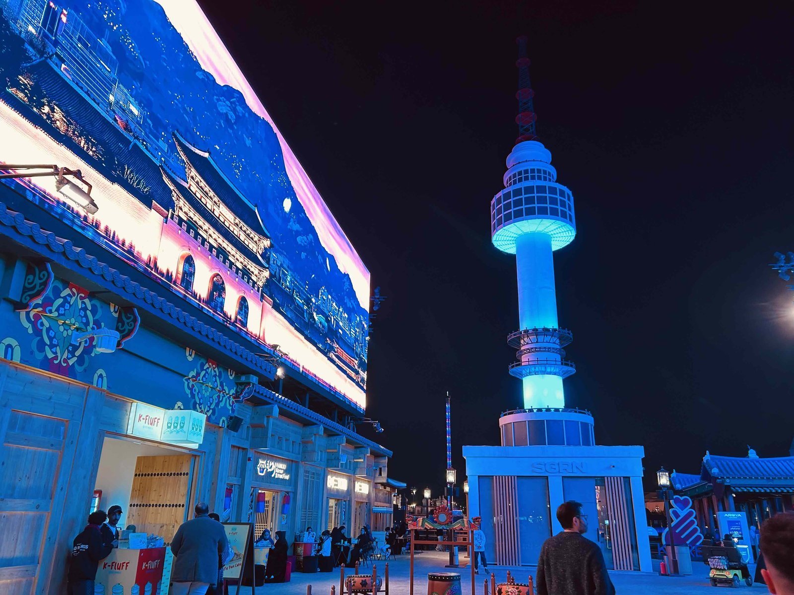 2025 리야드 시즌 한국존 풍경 — 남산 타워 조형물