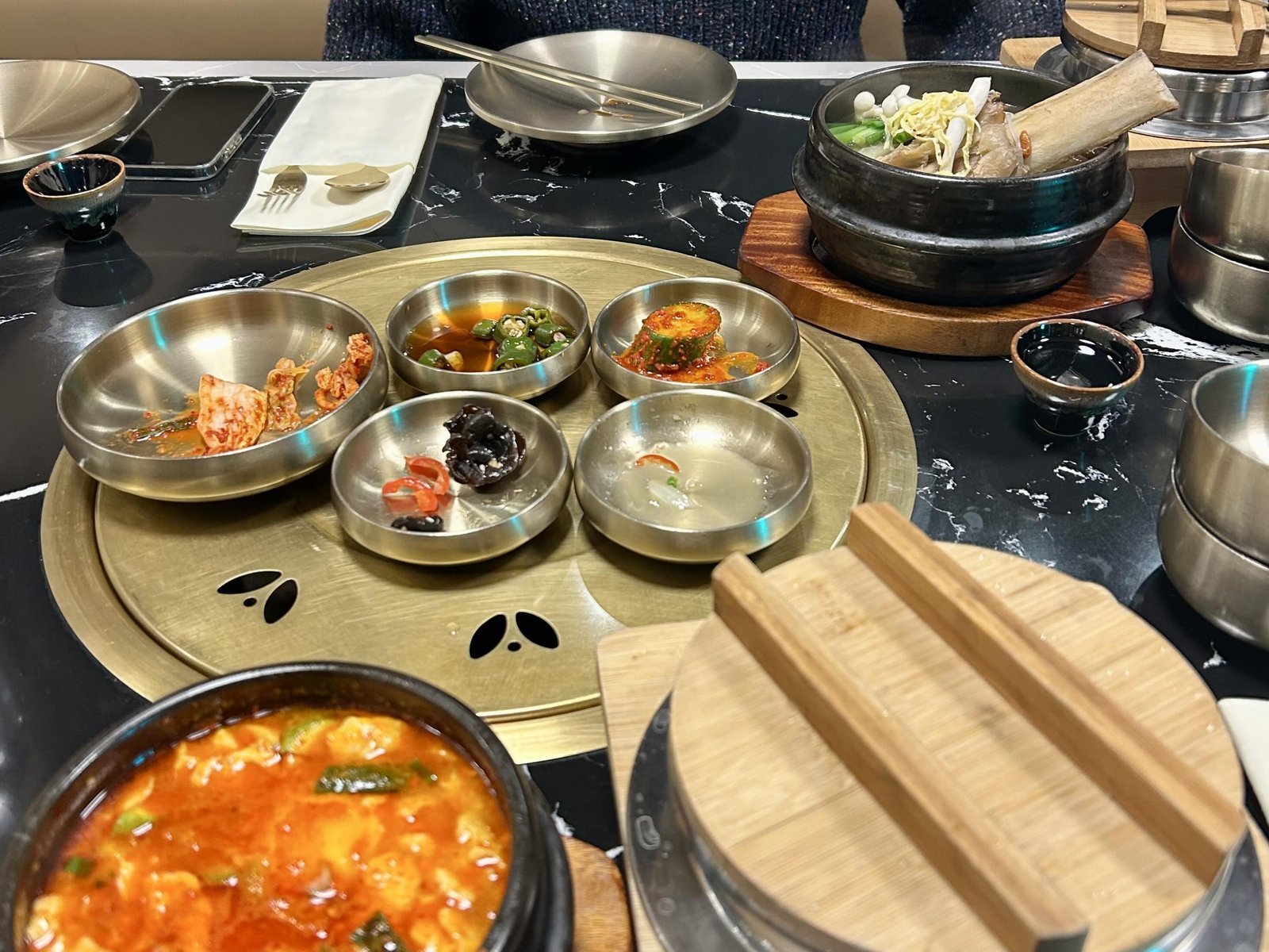 코이 리야드점 한식 정식 — 출처: 통신원 촬영