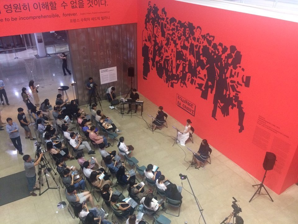 〈카메라 루시다〉 공연 전경 — 서울시립미술관 까르띠에 특별전 전시장 로비