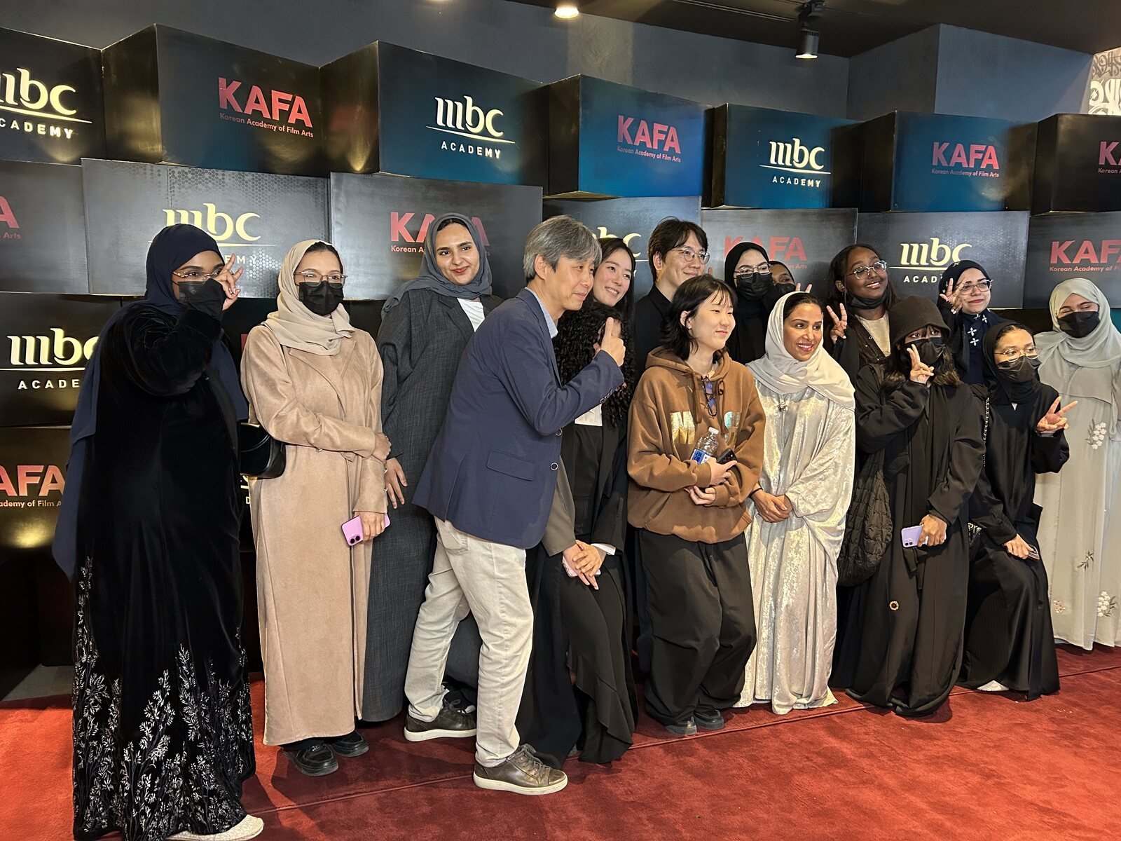 〈콘크리트 유토피아〉 Screening