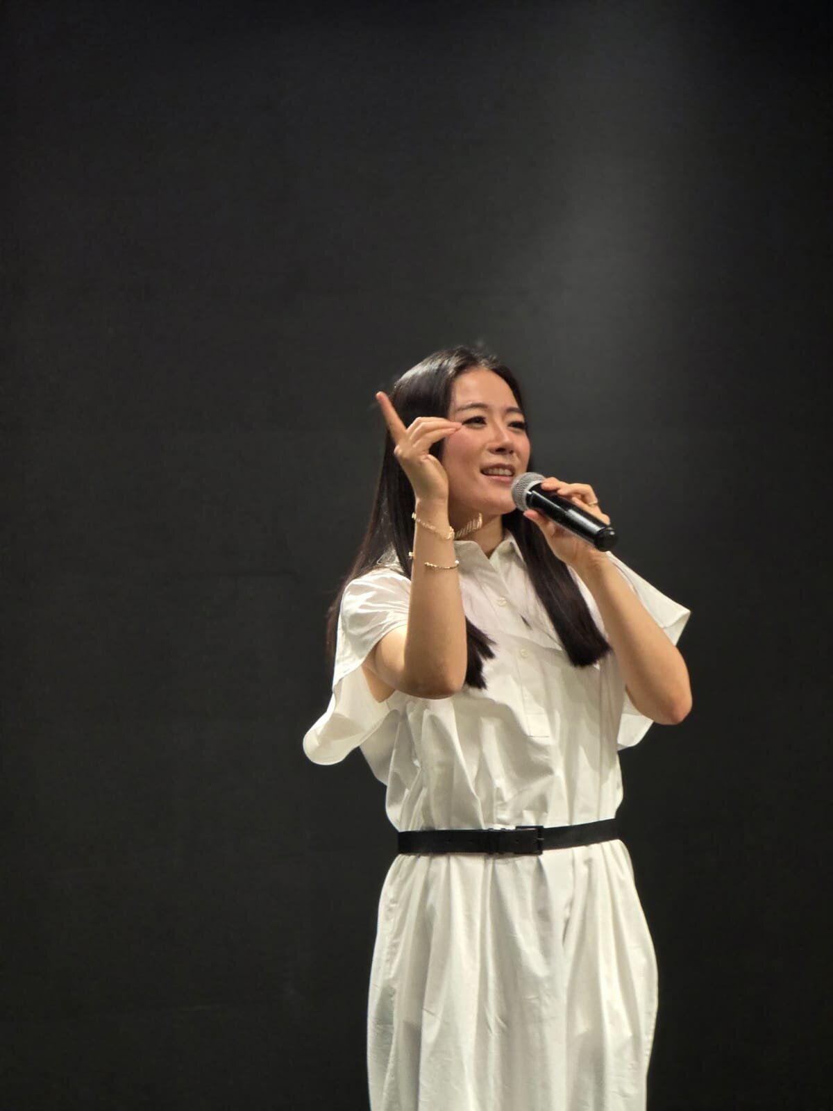 Hyojung Jung performing