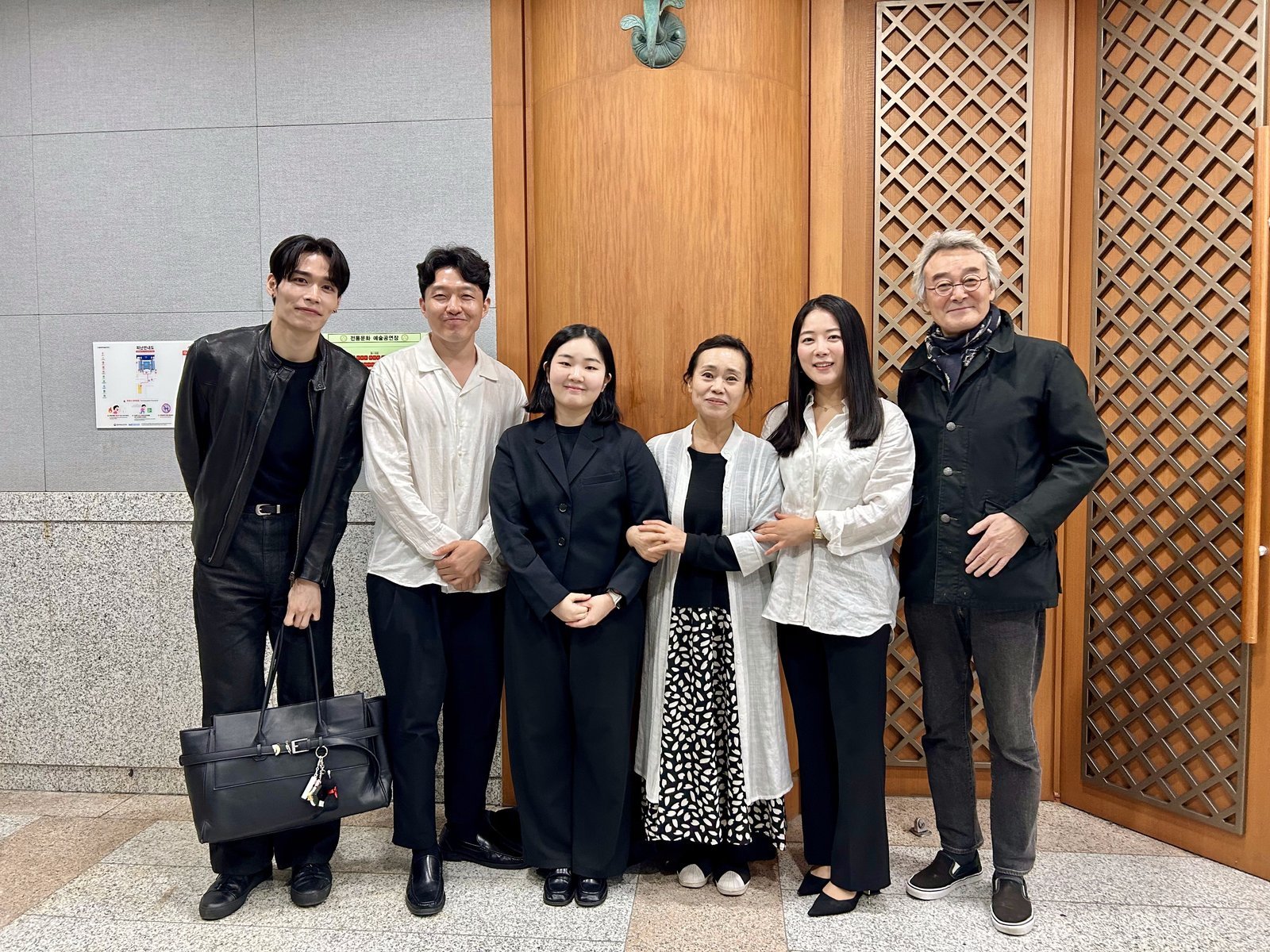 공연 후 단체 사진